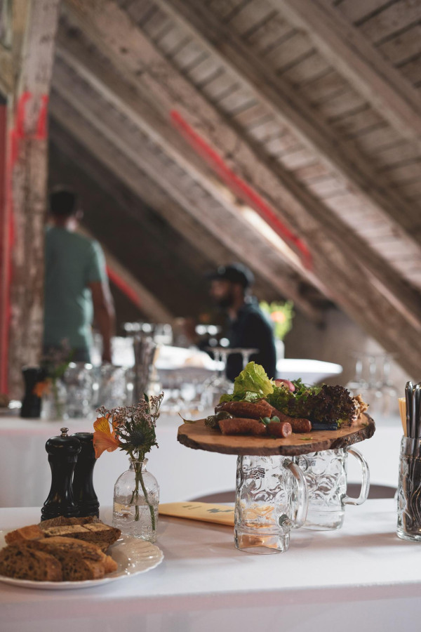 Detail vom Richtfest im Penthouse der Siegfriedstraße 8 mit Catering